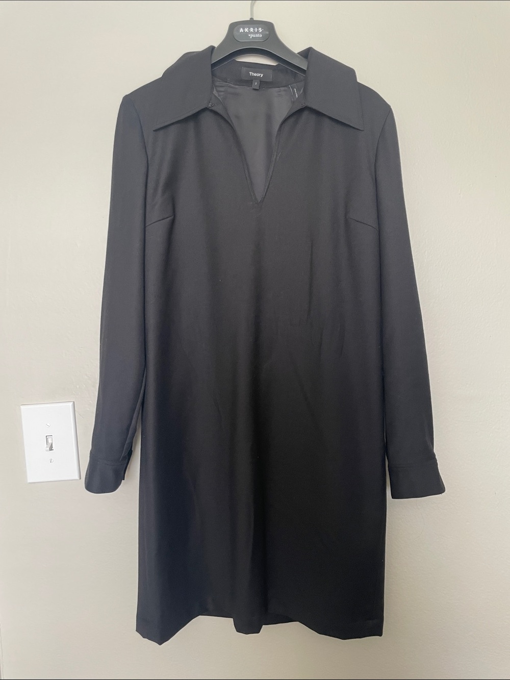 Theory Black Long-Sleeve V-Collar Shift Dress